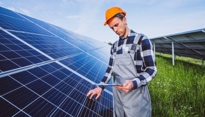 How to solar installers can solve daily challenges with Job Management Software